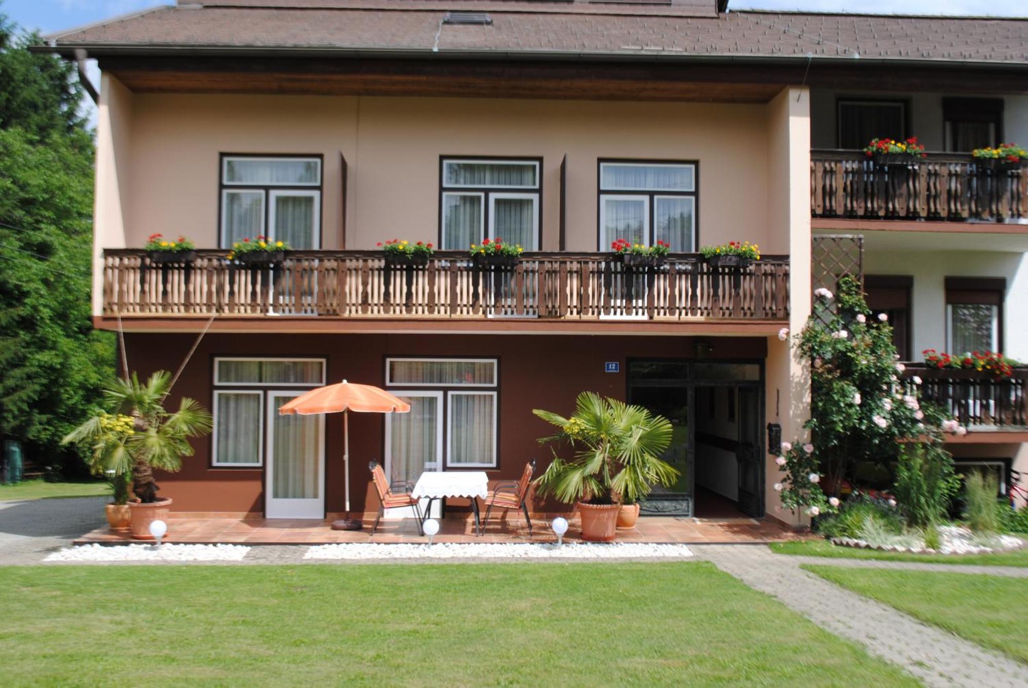 Ferienhaus Michor Latschach ober dem Faakersee Exterior photo
