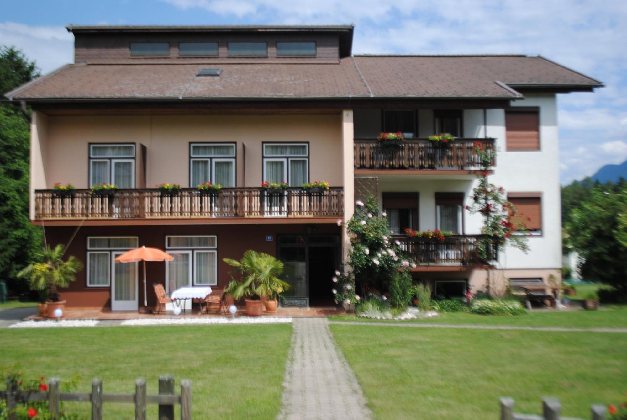 Ferienhaus Michor Latschach ober dem Faakersee Exterior photo
