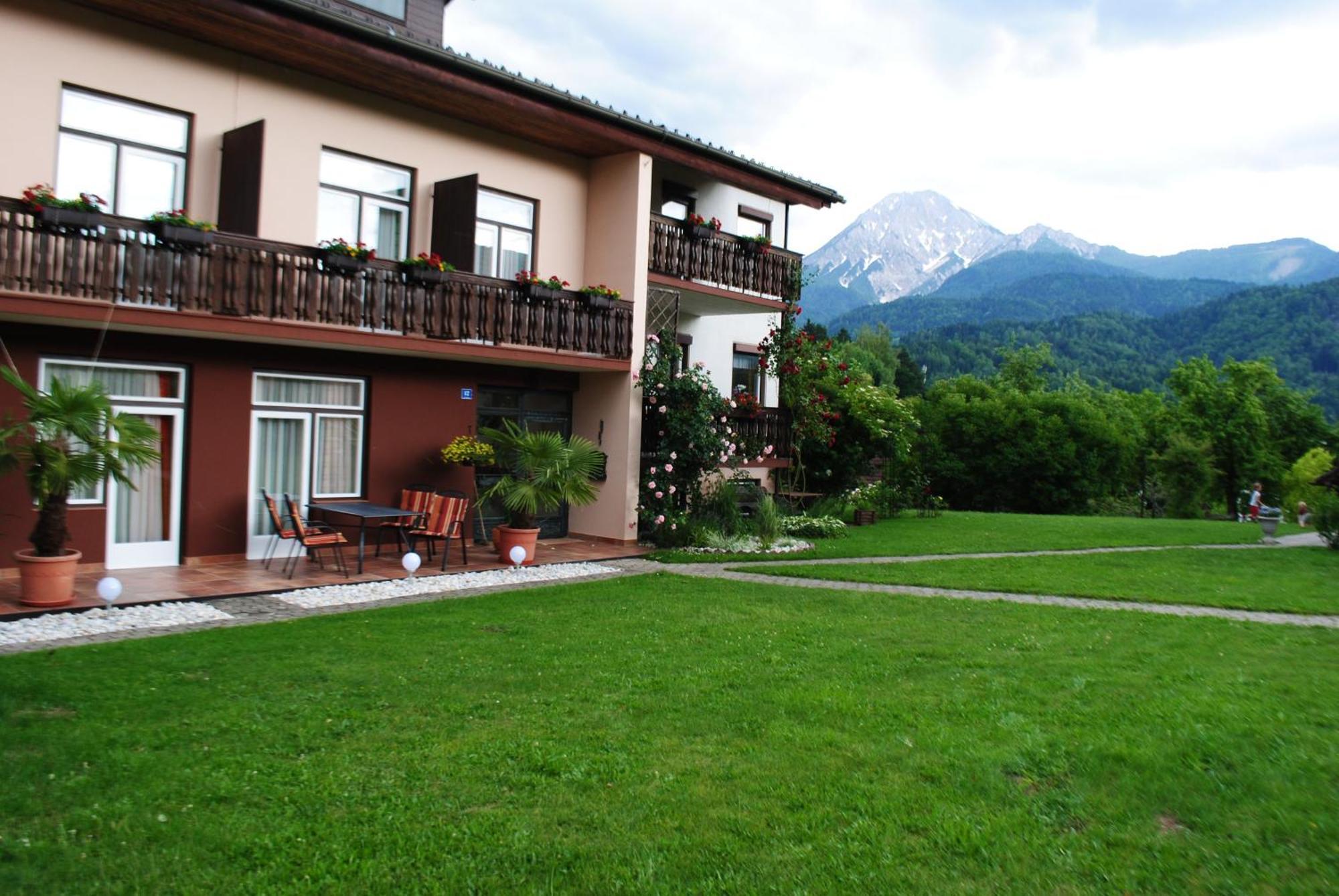 Ferienhaus Michor Latschach ober dem Faakersee Exterior photo